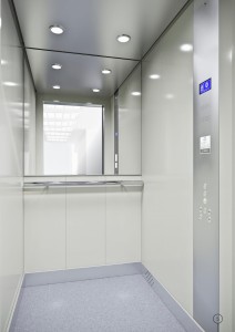 Produkujemy kabiny do wind / dźwigów. We produce cabins for lifts / elevators. Wir produzieren Kabinen für Aufzug.