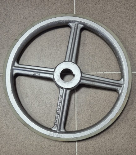 Koło napędu poręczy otis DAA265L1 średnica 450mm piasta 46mm.jpg